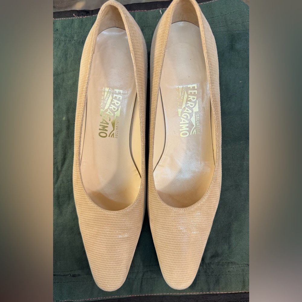 Salvatore Ferragamo Beige Womens Flats